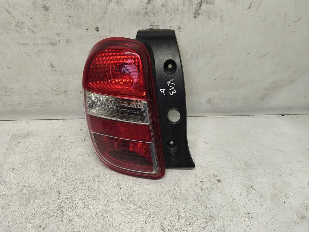 FEU ARRIERE GAUCHE NISSAN - Vue 1